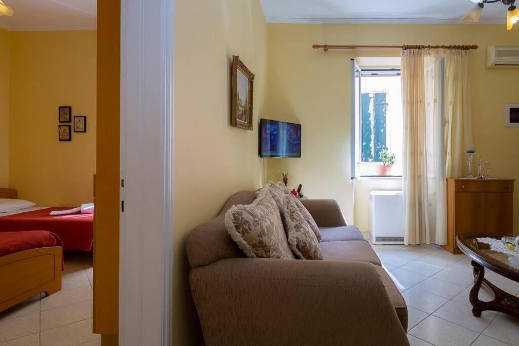 Ria'S Apartment In Corfu Town Exterior photo